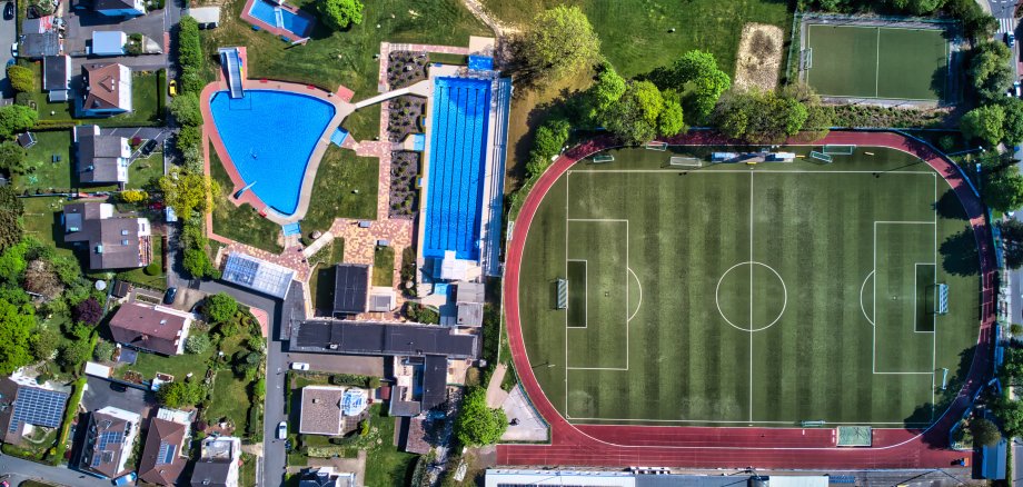 Das Freibad in Niedersprockhövel von oben