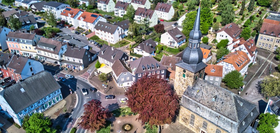 Luftaufnahme von Niedersprockhövel mit der Zwiebelturmkirche